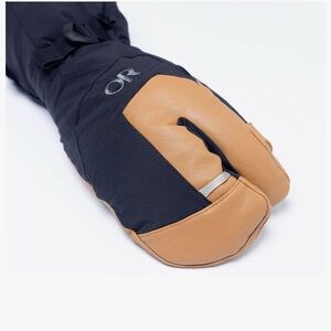 Outdoor Research Black and Brown Gloves for men. Size XS